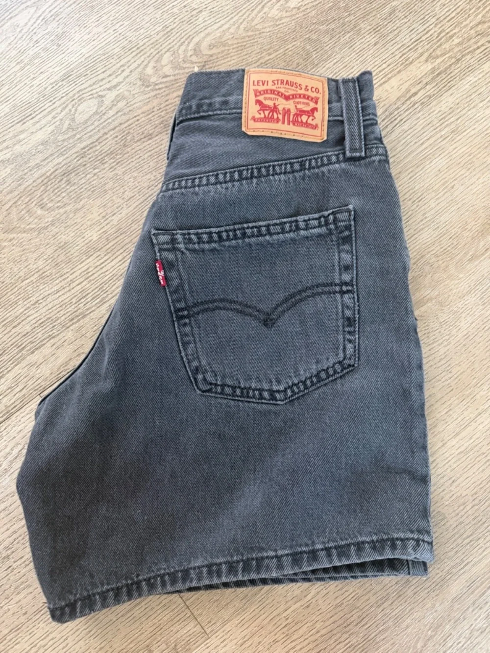 Levi's 94 BAGGY WIDE LEG WOMEN'S SHORTS